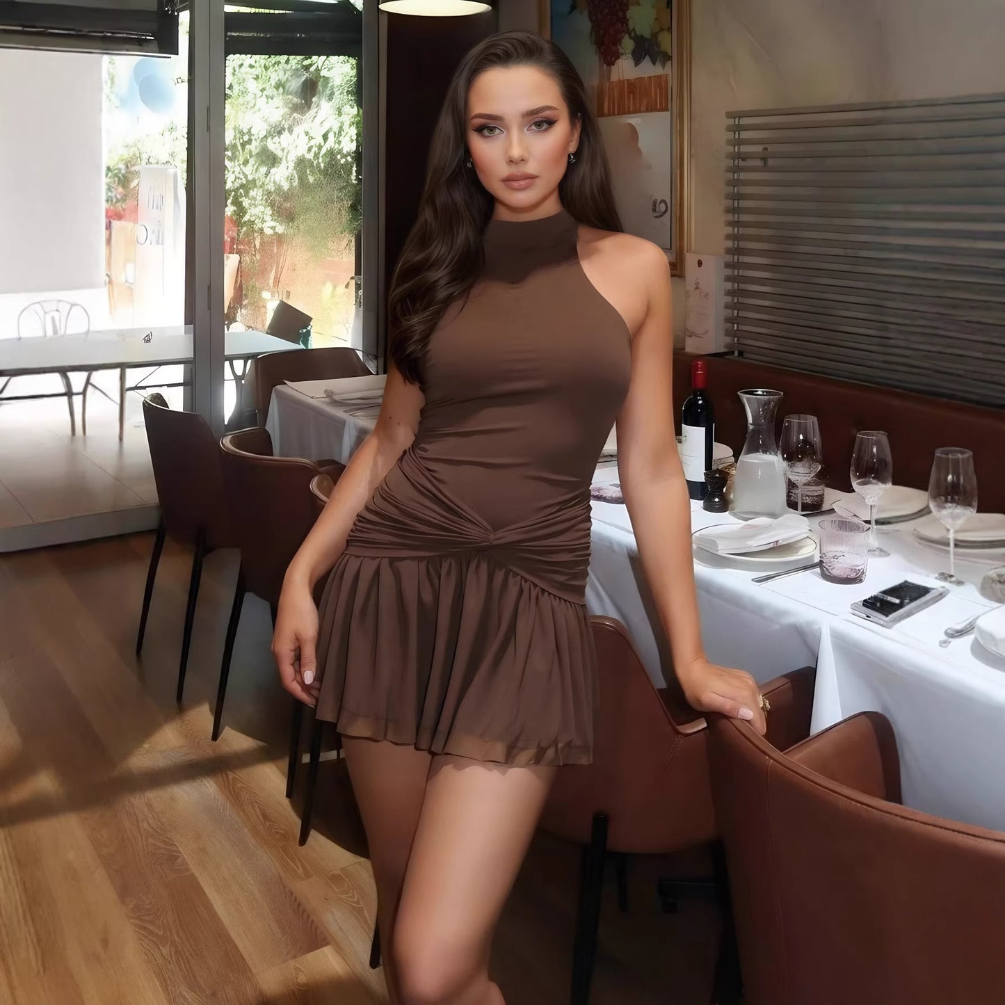 Neckholder-Kleid mit Rüschenknoten